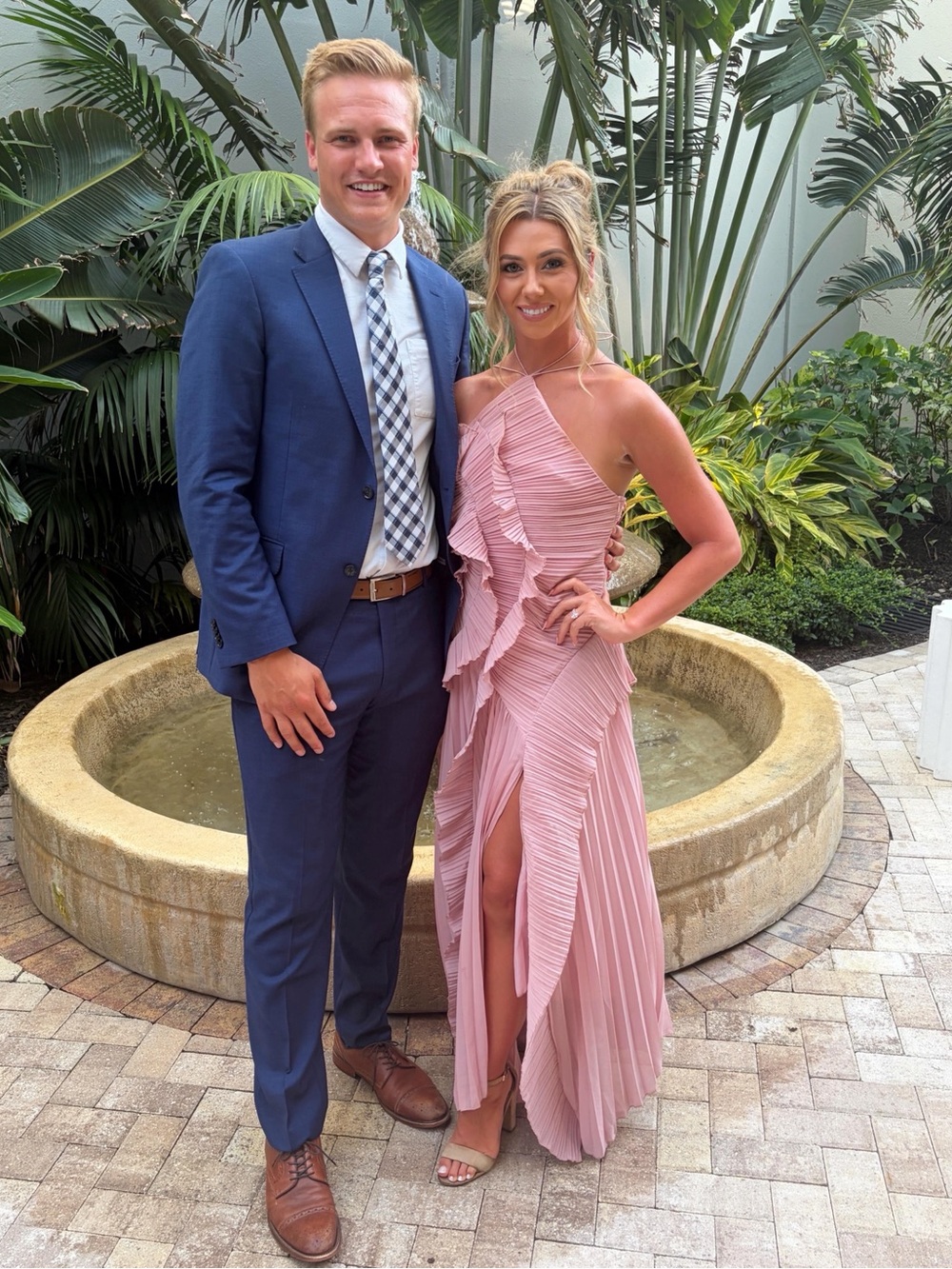 Elegant One-Shoulder Pleated Maxi Dress in Blush Pink - Picture 2 of 2